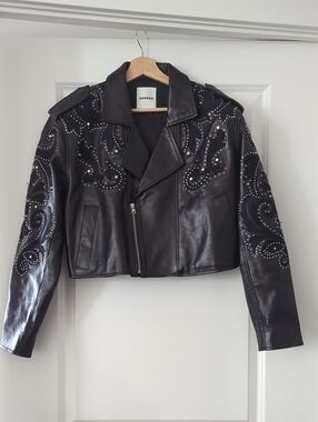Sandro Mariah Crop Leather Moto Jacket In Black